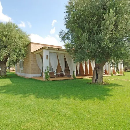 Casa Vacanze La Corte Aparthotel 3*